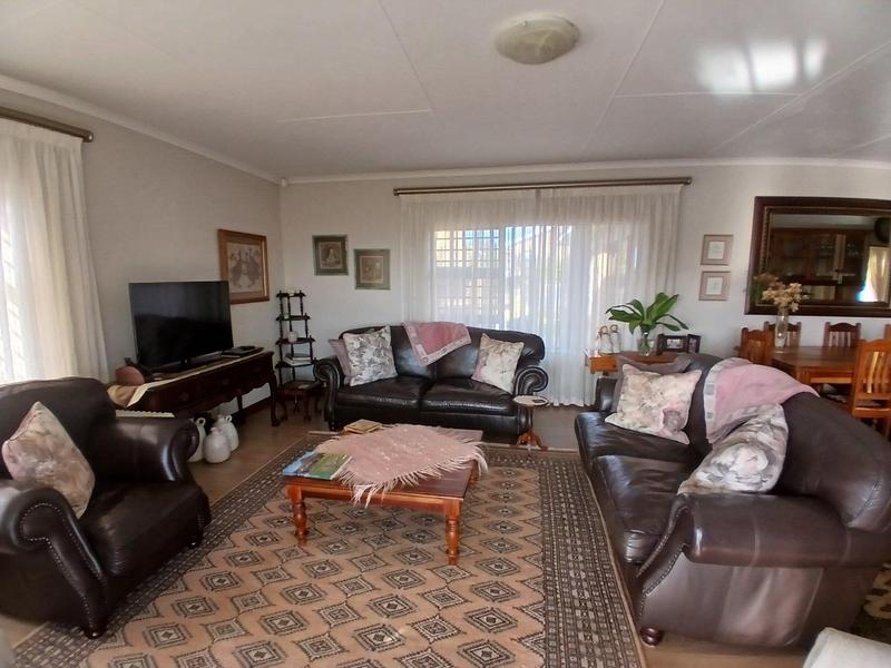4 Bedroom Property for Sale in Fraaiuitsig Western Cape
